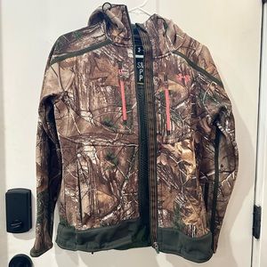 Under Armour Women’s Cold Gear Scent Control Real Tree Hooded Hunting Jacket S